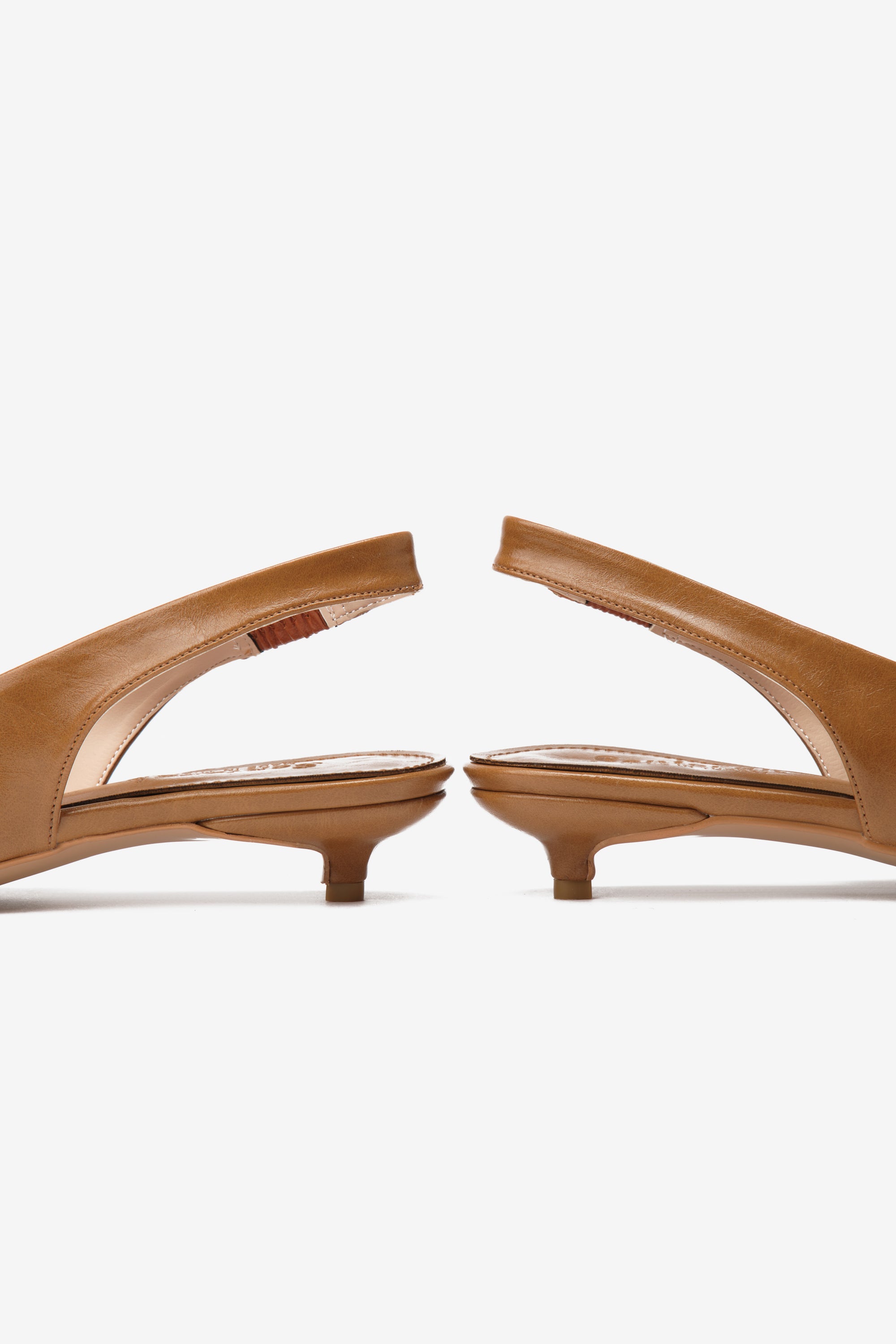 Taba Cilt Sivri Burun Kadın Topuklu Ayakkabı