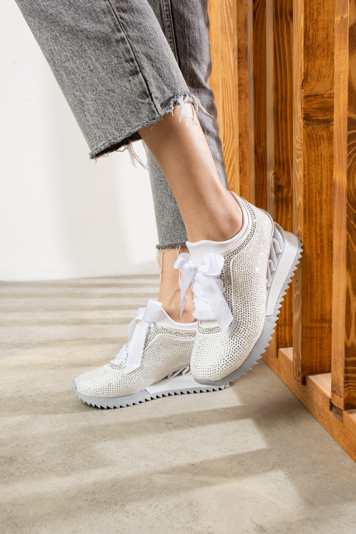 Zenna Yüksek Taban Beyaz Süet Kadın Spor Ayakkabı