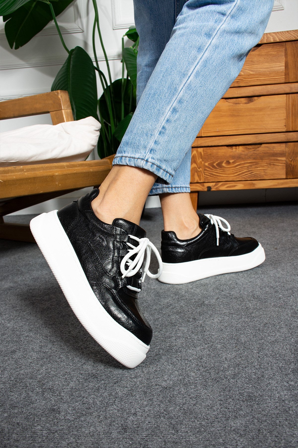 Galaxy Siyah Metalik Cilt Kadın Spor Ayakkabı