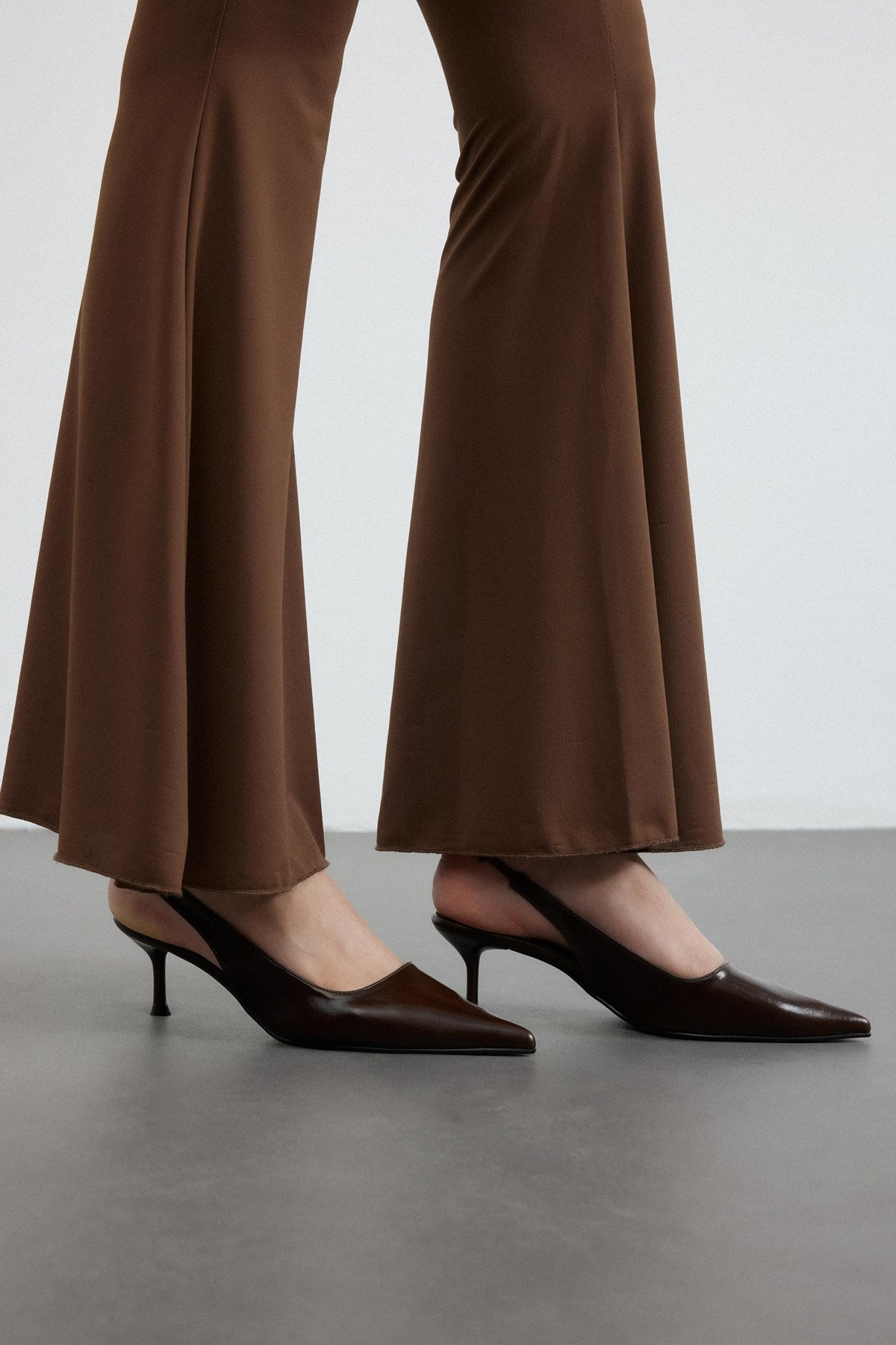 Noda Kahverengi Cilt Lastik Detaylı Kadın Topuklu Ayakkabı