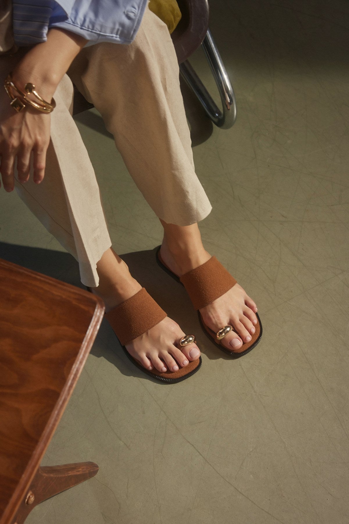 Taba Süet Parmak Arası Kadın Terlik