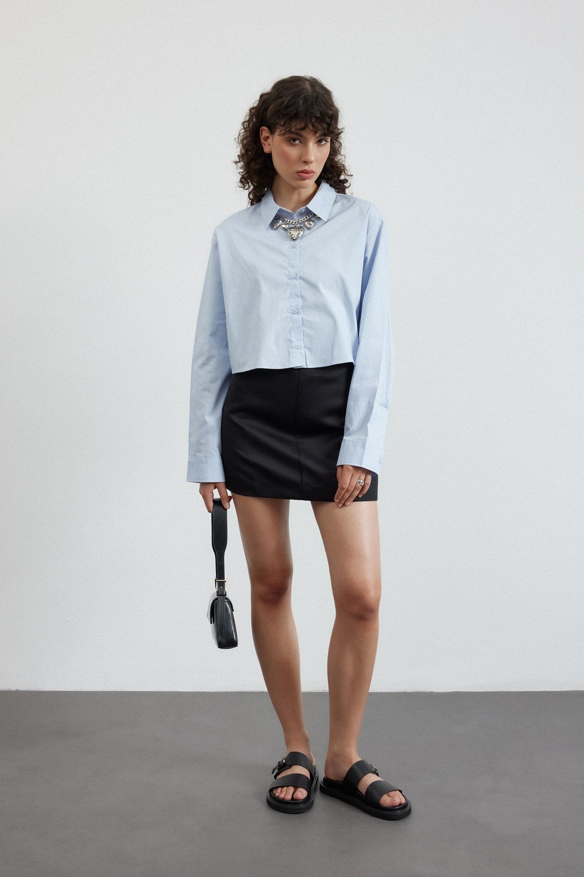 Softra Siyah Cilt Kalın Bantlı Tek Toka Detaylı Kadın Terlik