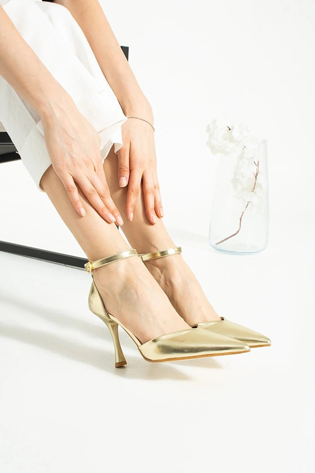 Celandia Gold Metalik Cilt Kadın Topuklu Ayakkabı