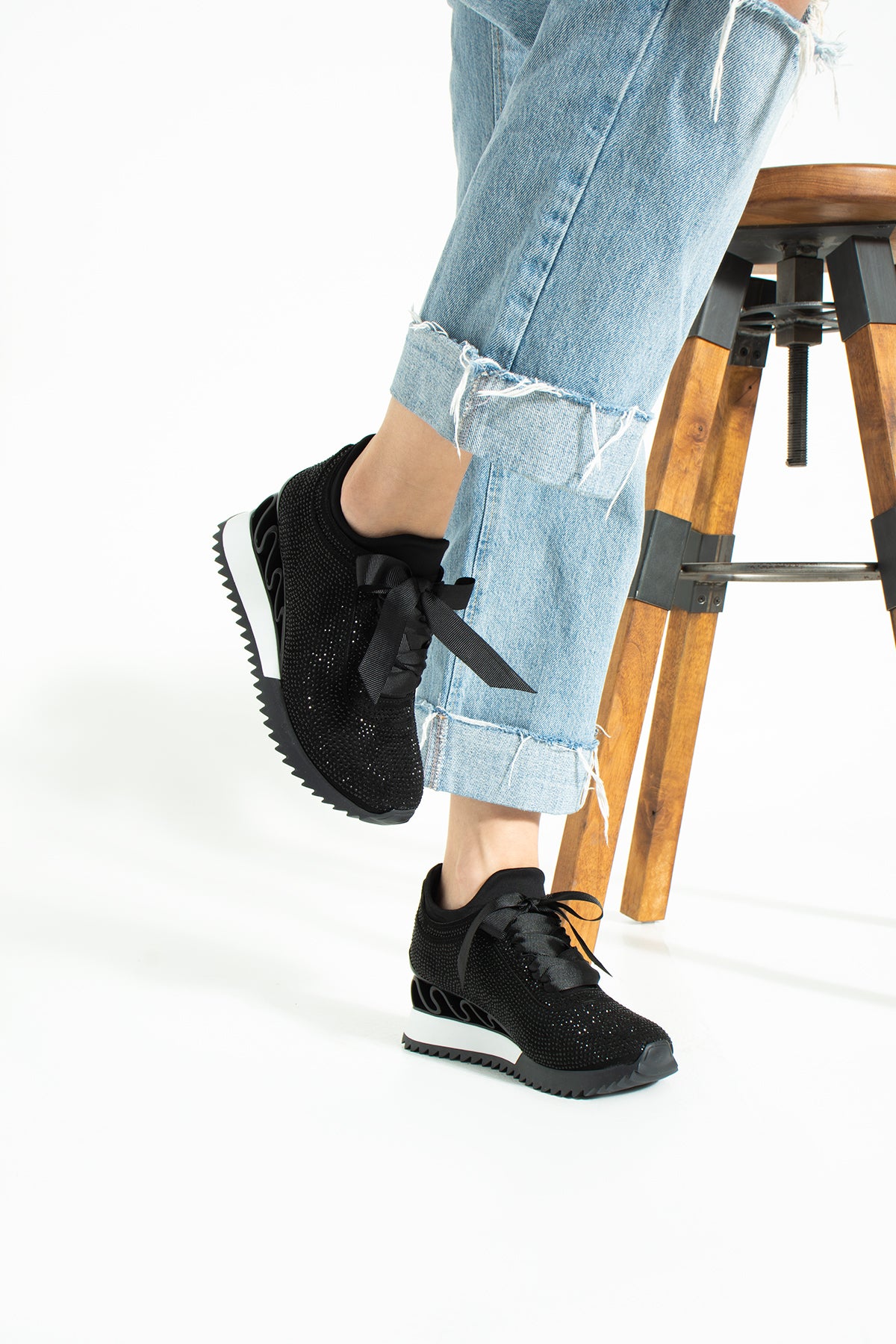 Zenna Yüksek Taban Siyah Süet Kadın Spor Ayakkabı