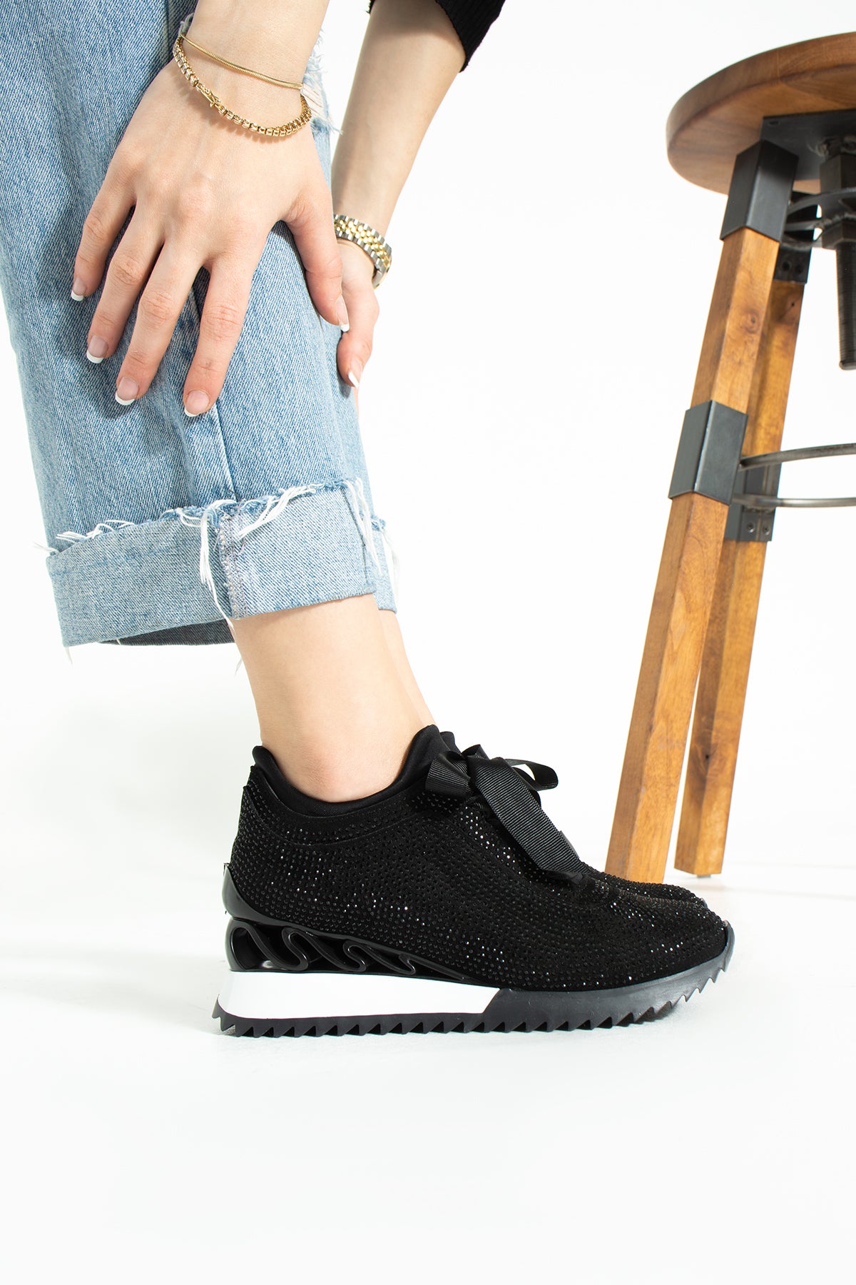 Zenna Yüksek Taban Siyah Süet Kadın Spor Ayakkabı