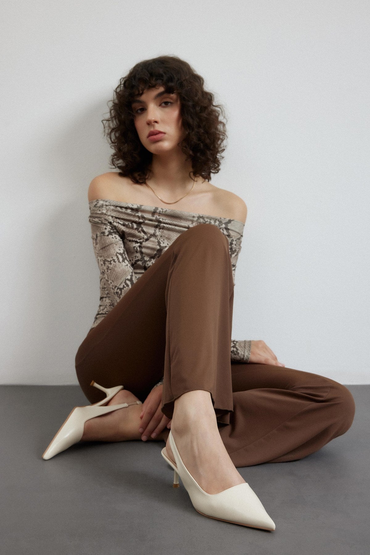 Noda Krem Cilt Lastik Detaylı Kadın Topuklu Ayakkabı