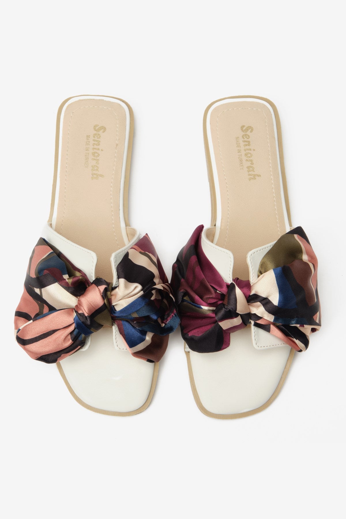 Sakkara Beyaz Cilt Fiyonk Detaylı Kadın Terlik