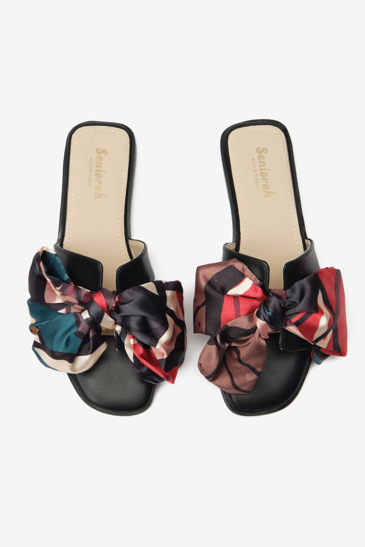 Sakkara Siyah Cilt Fiyonk Detaylı Kadın Terlik