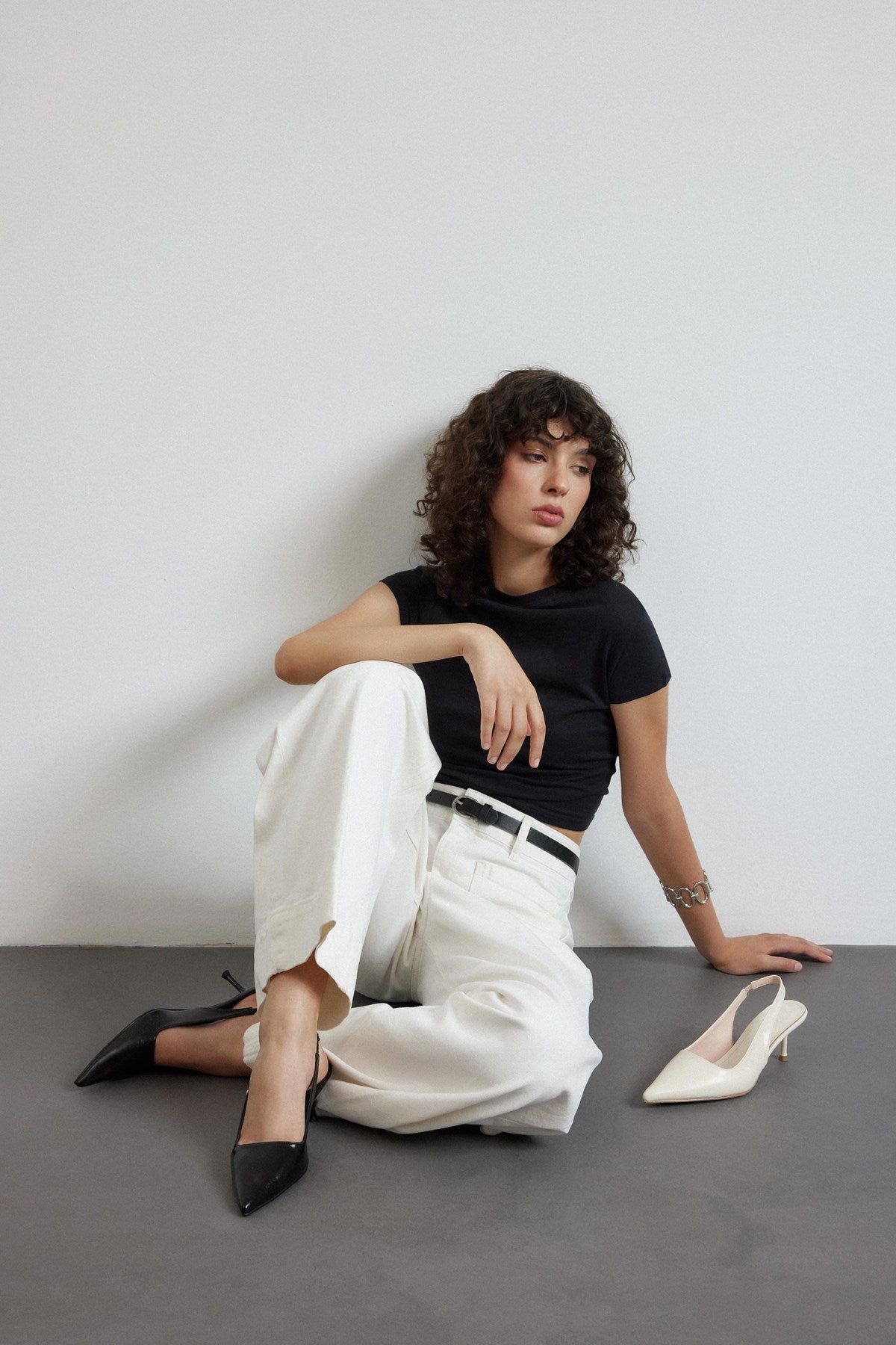 Noda Siyah Cilt Lastik Detaylı Kadın Topuklu Ayakkabı