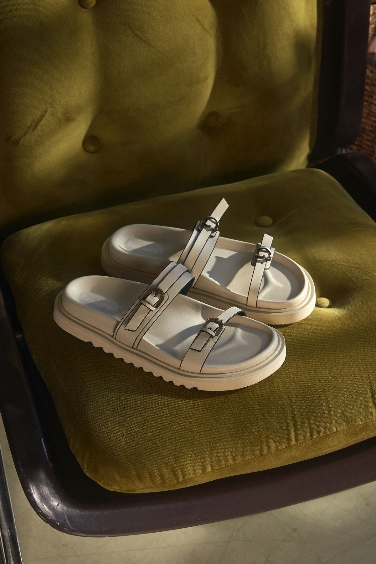 Twin Bej Cilt İnce Çift Bantlı Kadın Terlik