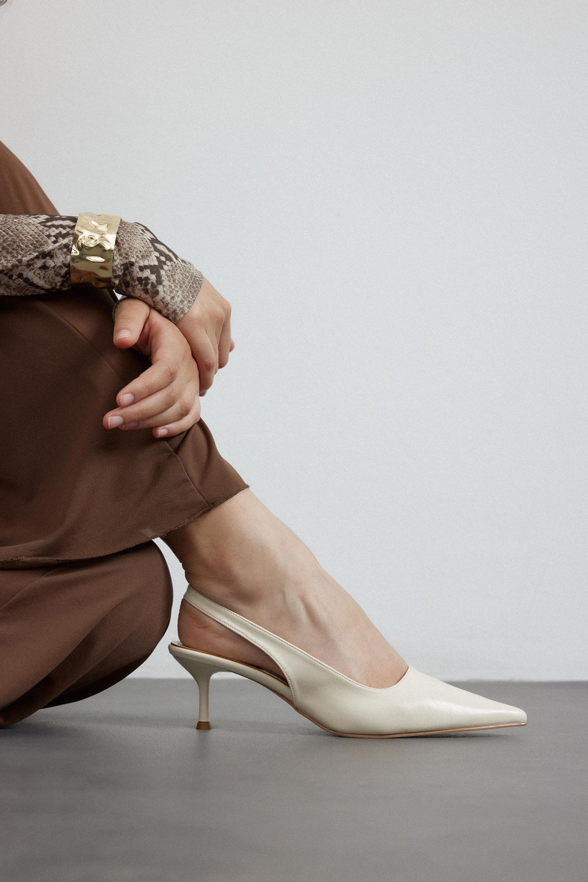 Noda Krem Cilt Lastik Detaylı Kadın Topuklu Ayakkabı