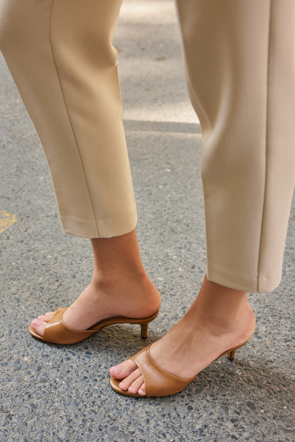 Taba Cilt Tek Bant Topuklu Kadın Terlik