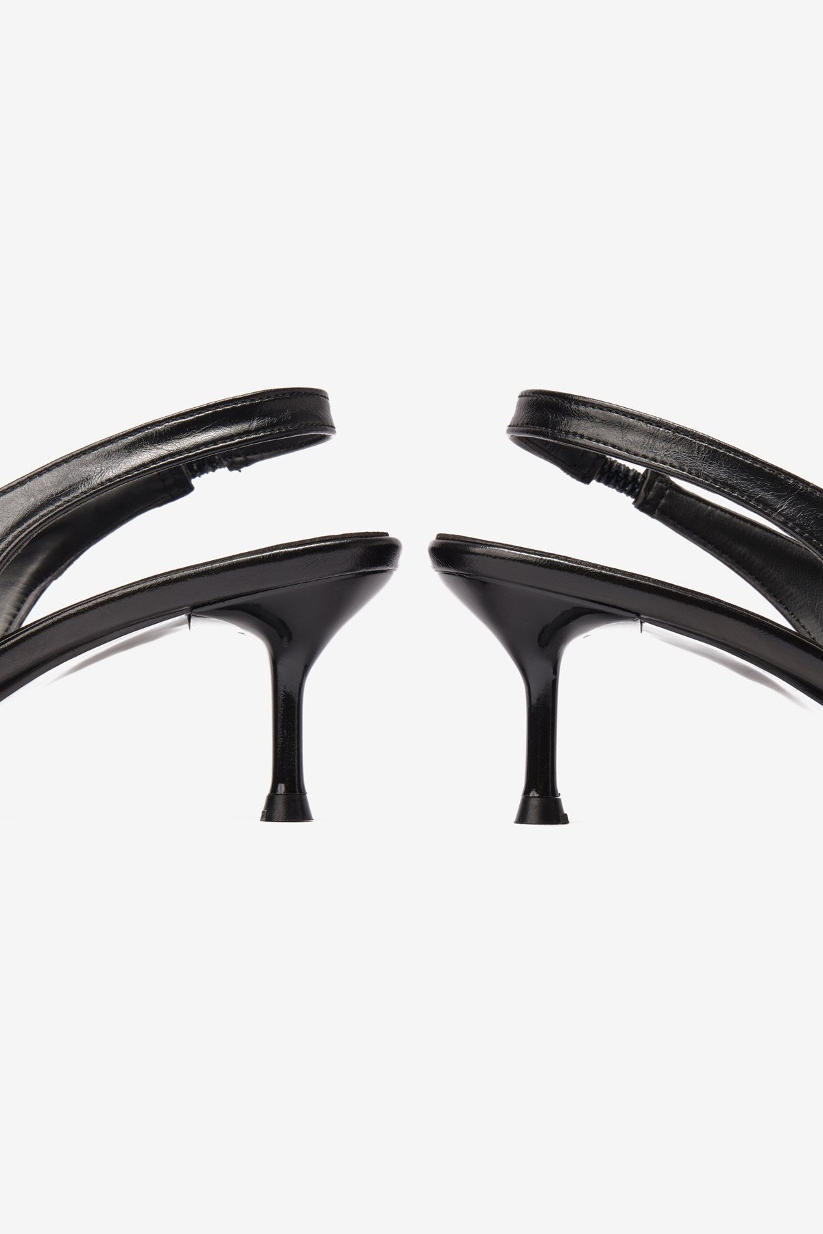 Noda Siyah Cilt Lastik Detaylı Kadın Topuklu Ayakkabı