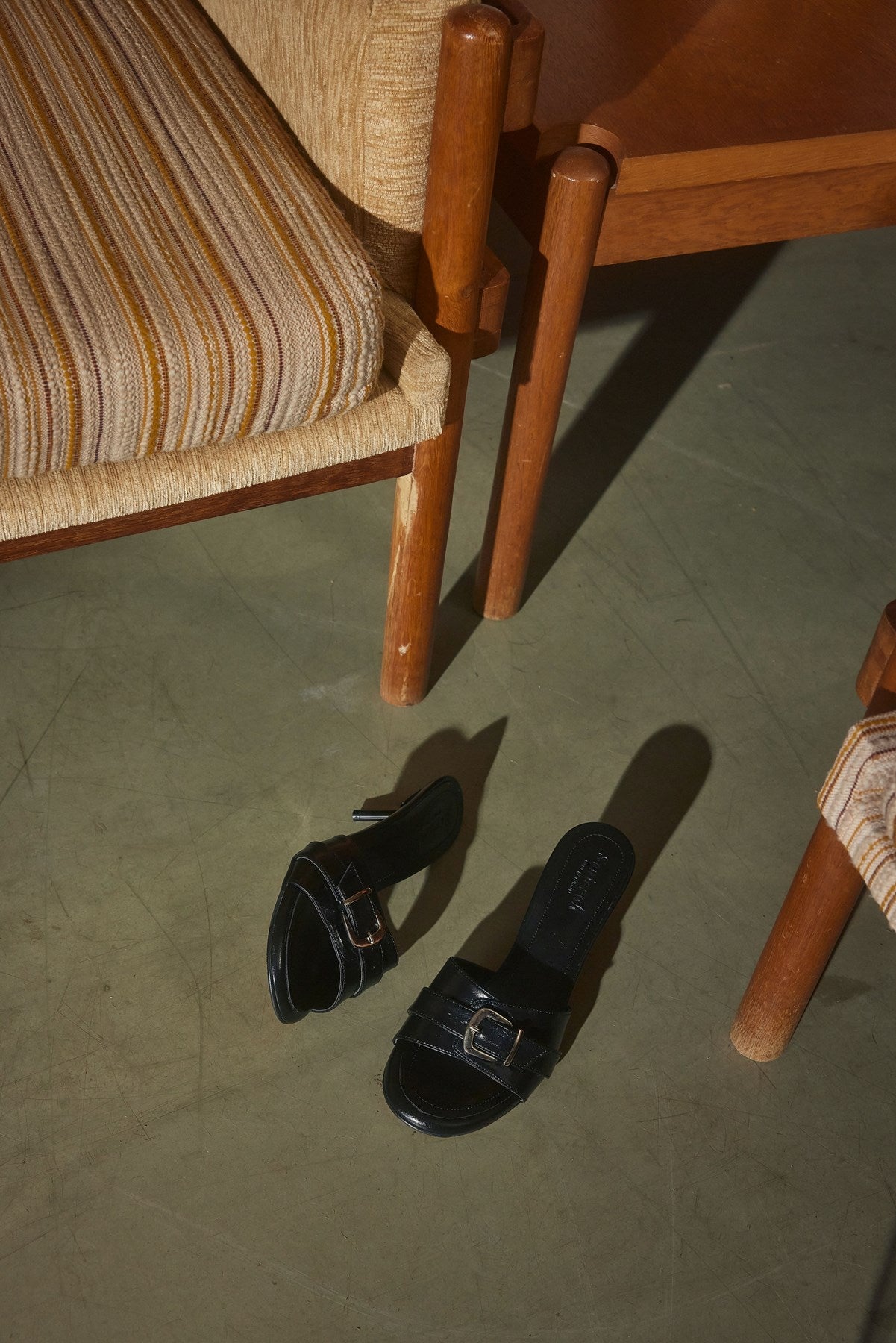 Kallia Siyah Rugan Toka Detaylı Topuklu Kadın Terlik