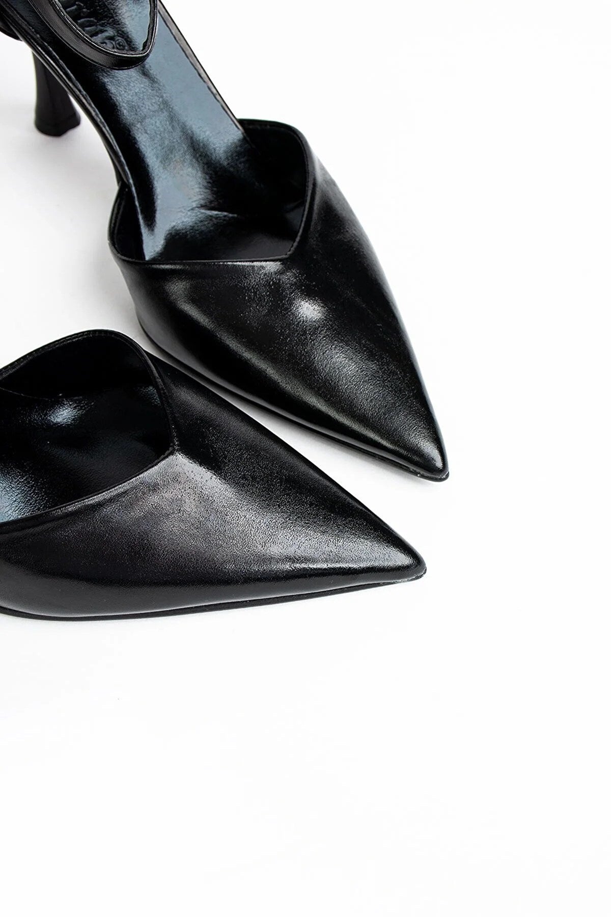 Celandia Siyah Metalik Cilt Kadın Topuklu Ayakkabı