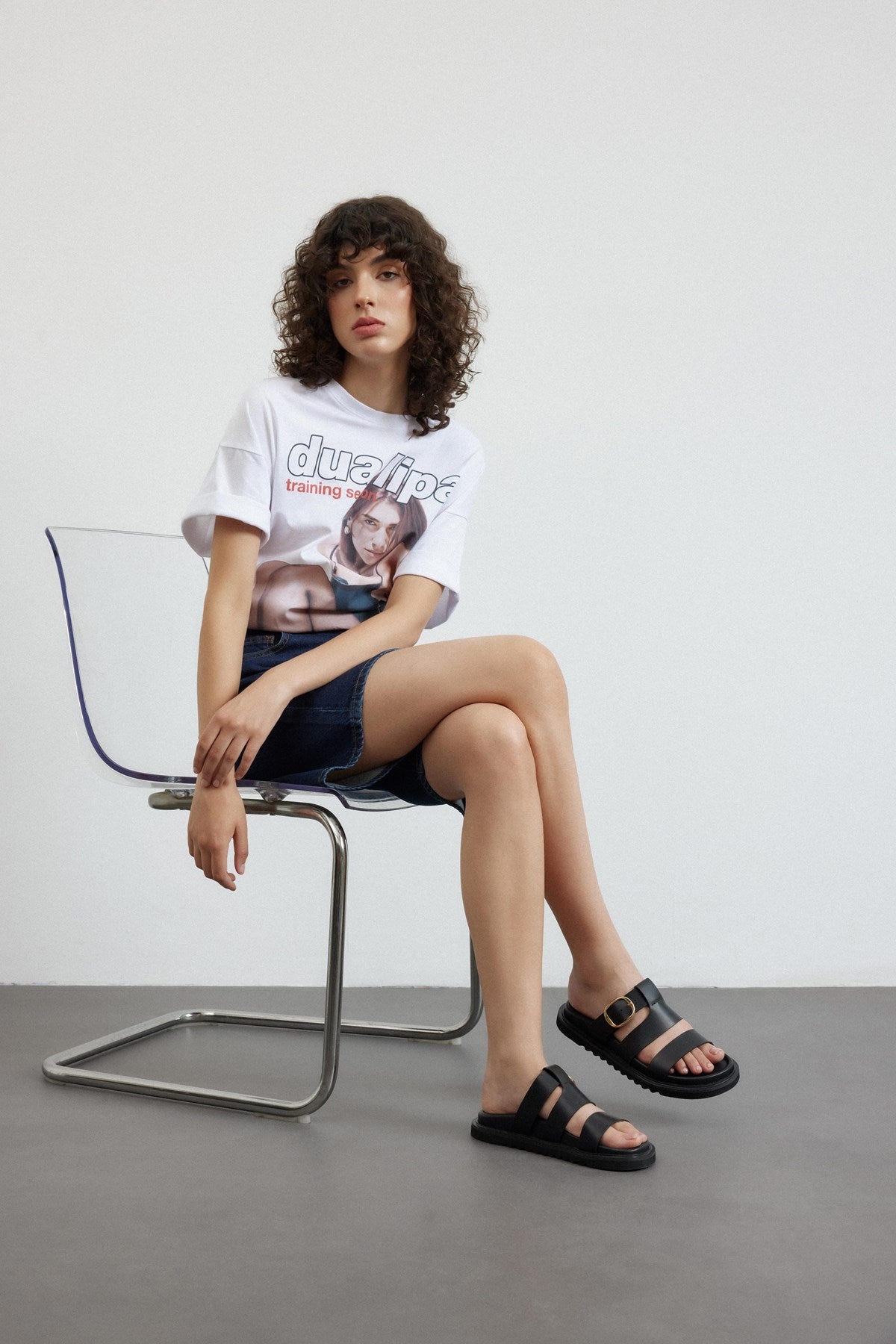 Via Siyah Cilt Üç Kalın Bantlı Tek Toka Detaylı Kadın Terlik