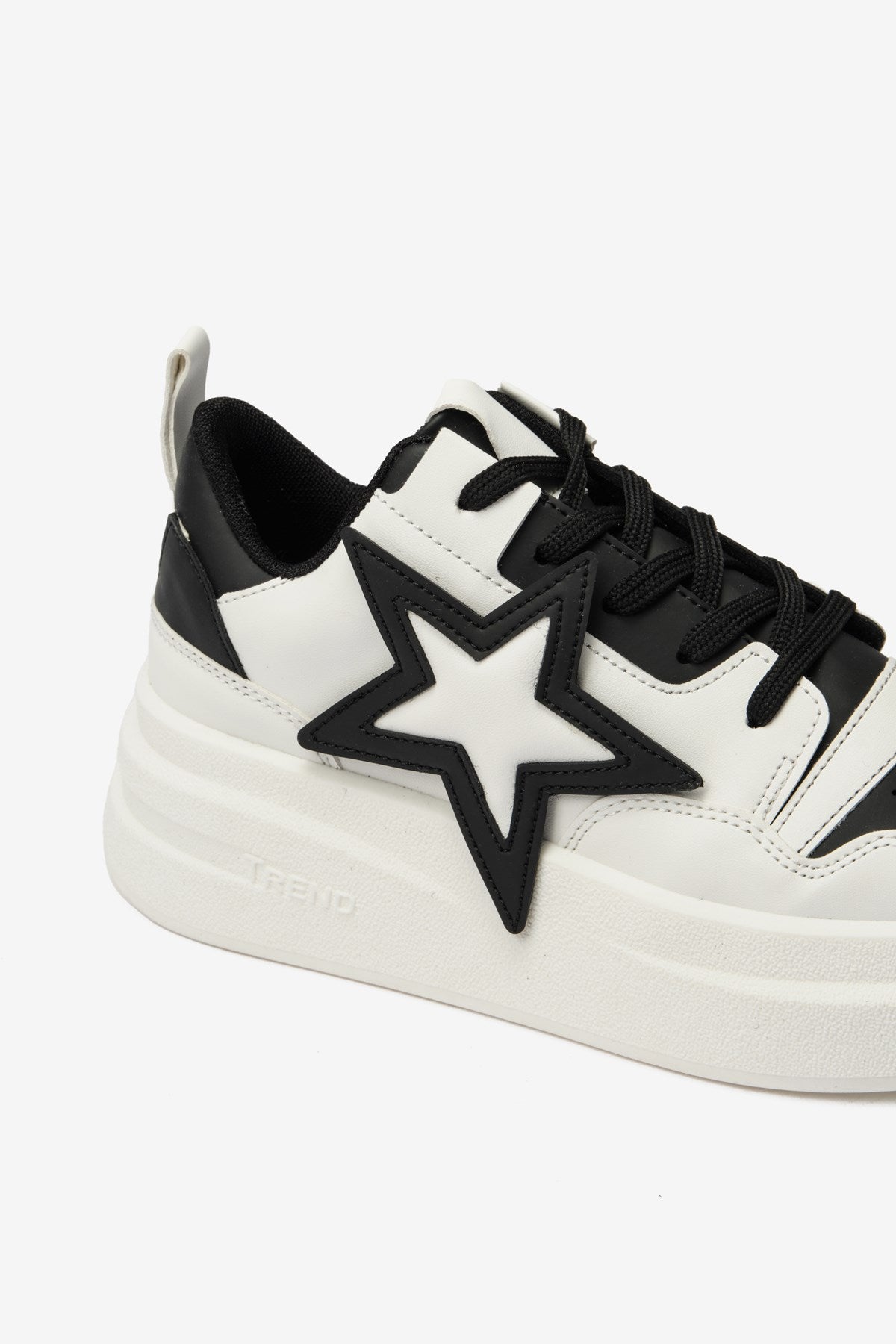 Siyah-Beyaz Cilt Yıldız Desenli Kadın Spor Ayakkabı