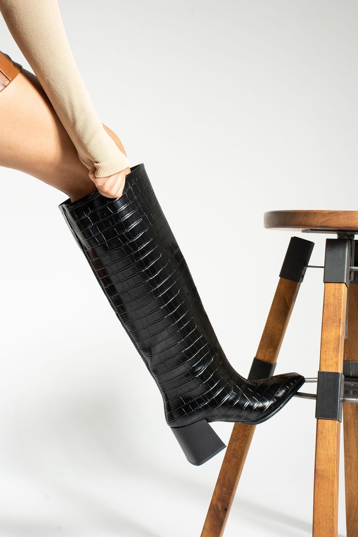Çuha Siyah Kroko Cilt Kadın Topuklu Çizme