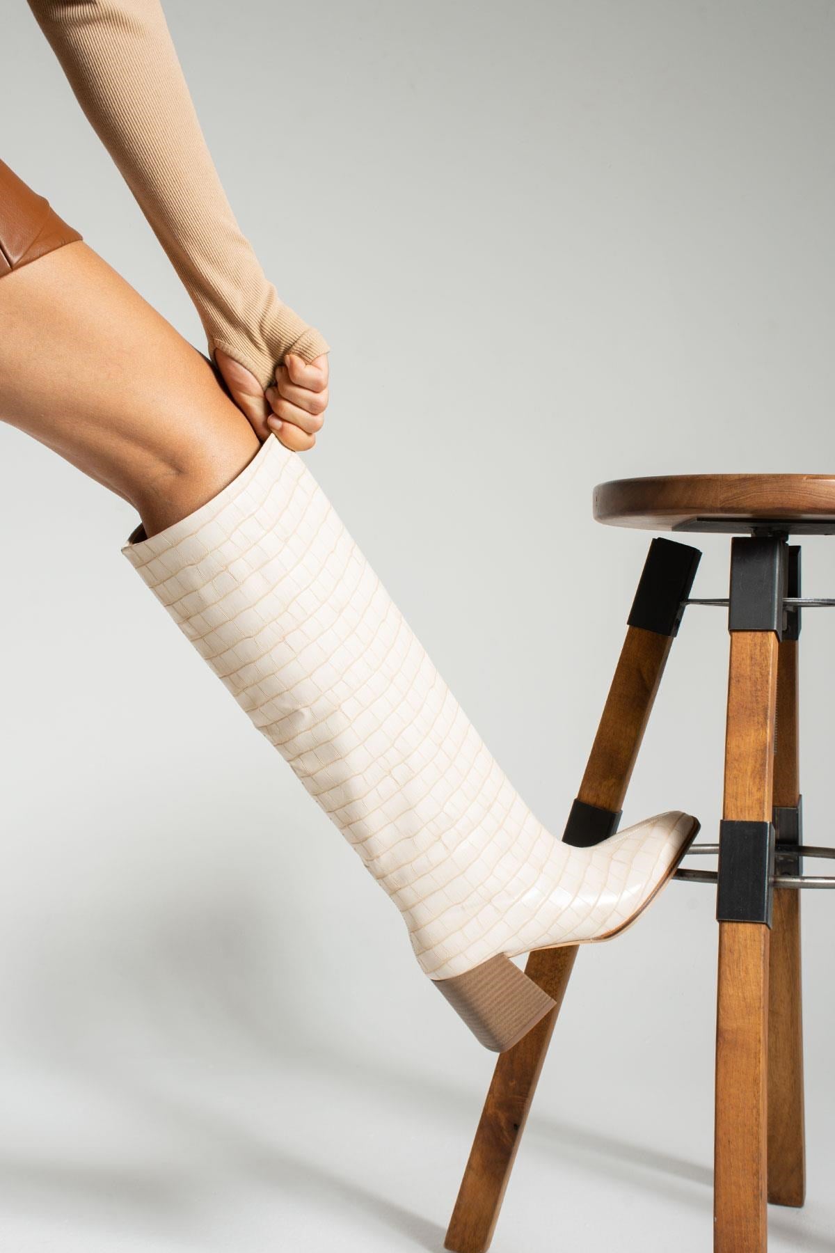 Çuha Bej Kroko Cilt Kadın Topuklu Çizme