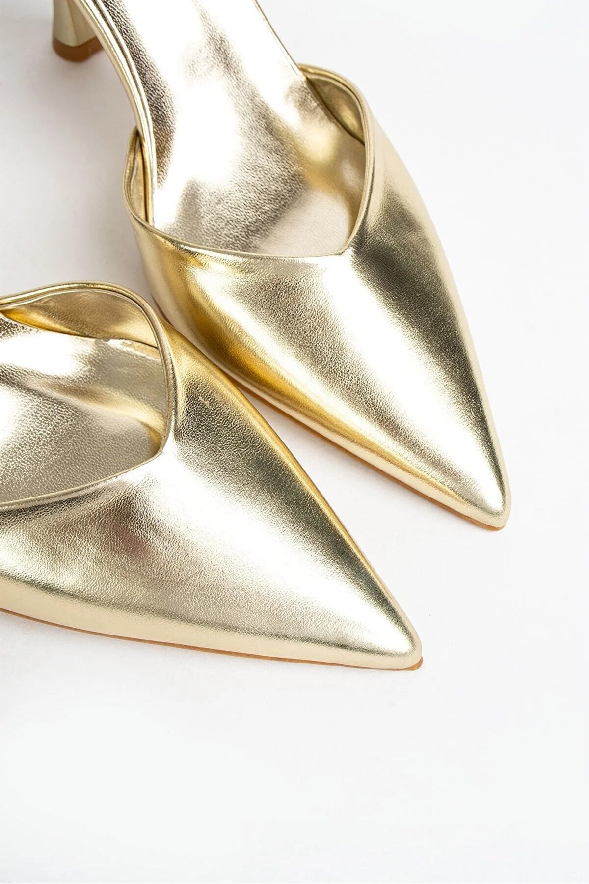 Celandia Gold Metalik Cilt Kadın Topuklu Ayakkabı