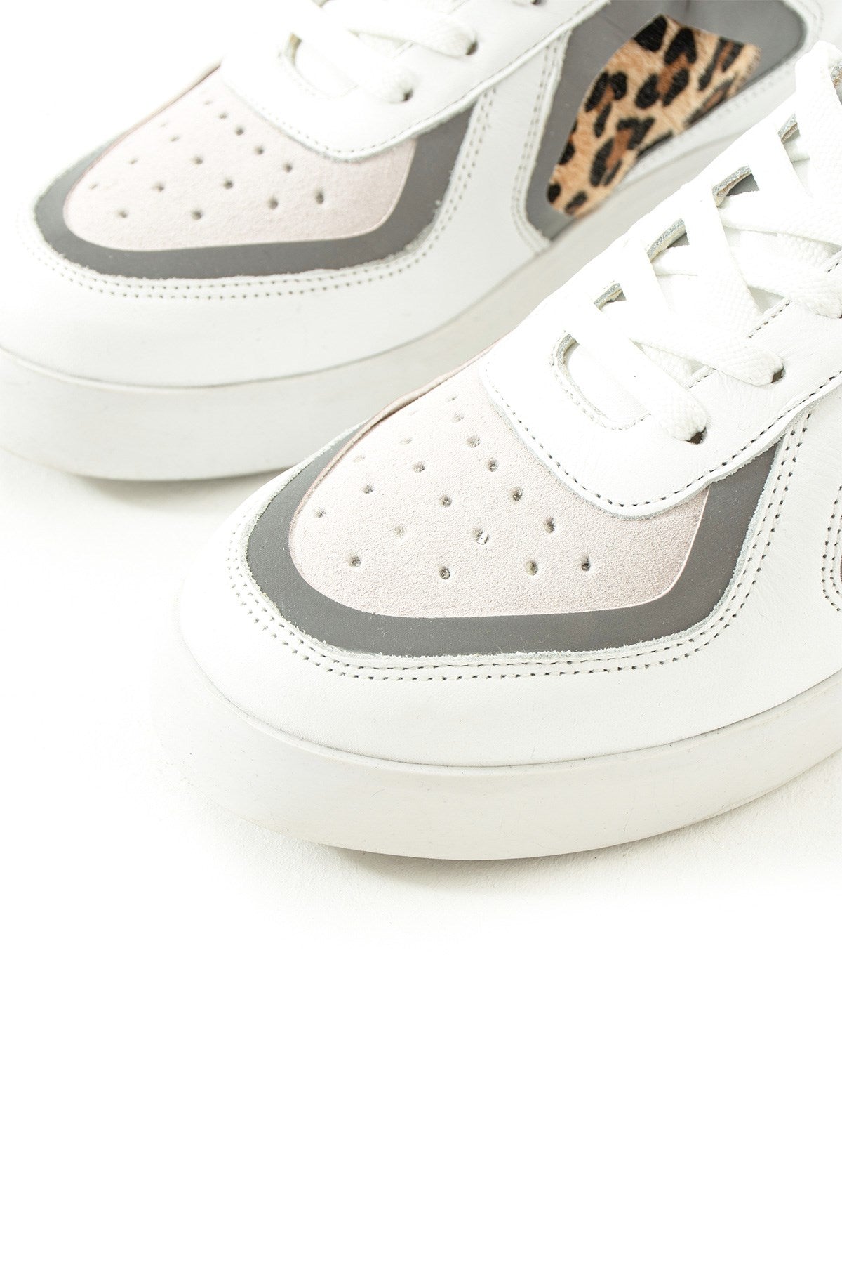Pety Beyaz Gerçek Deri Leopar Desenli Kadın Spor Ayakkabı