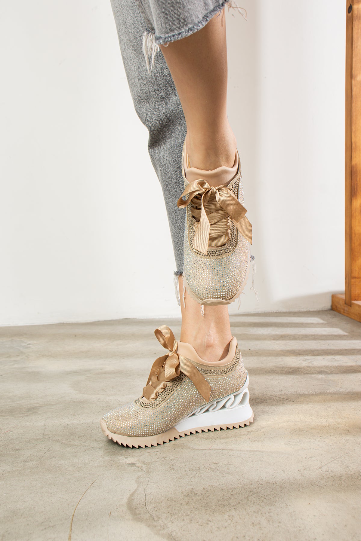 Zenna Yüksek Taban Bej Süet Kadın Spor Ayakkabı