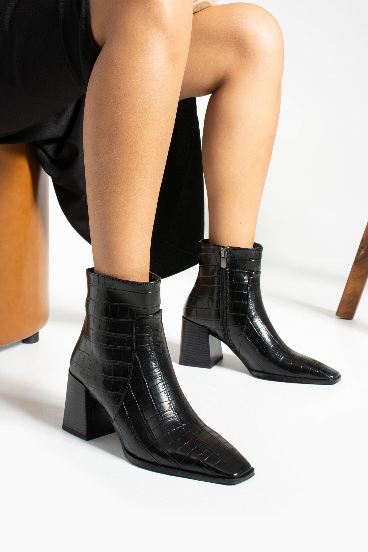 Lotus Siyah Kroko Cilt Kadın Topuklu Bot