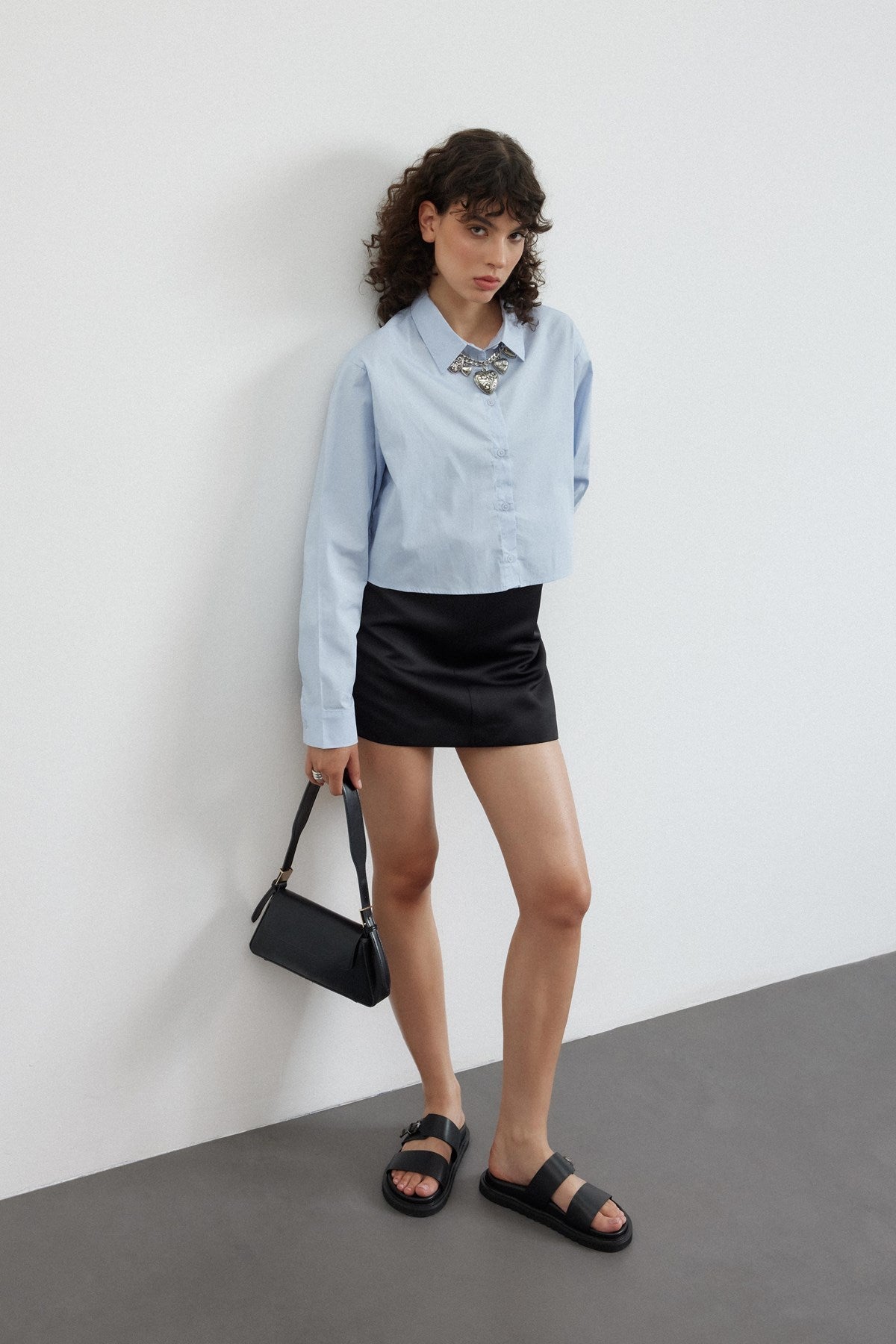 Softra Siyah Cilt Kalın Bantlı Tek Toka Detaylı Kadın Terlik