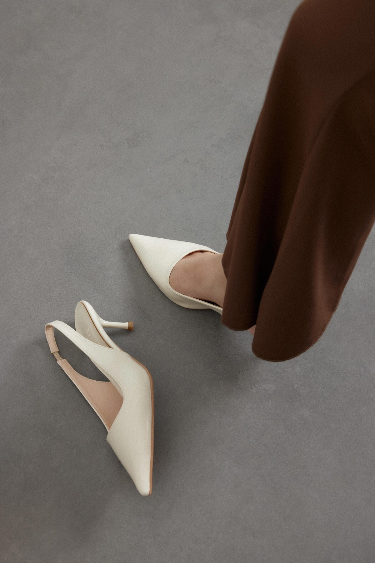 Noda Krem Cilt Lastik Detaylı Kadın Topuklu Ayakkabı