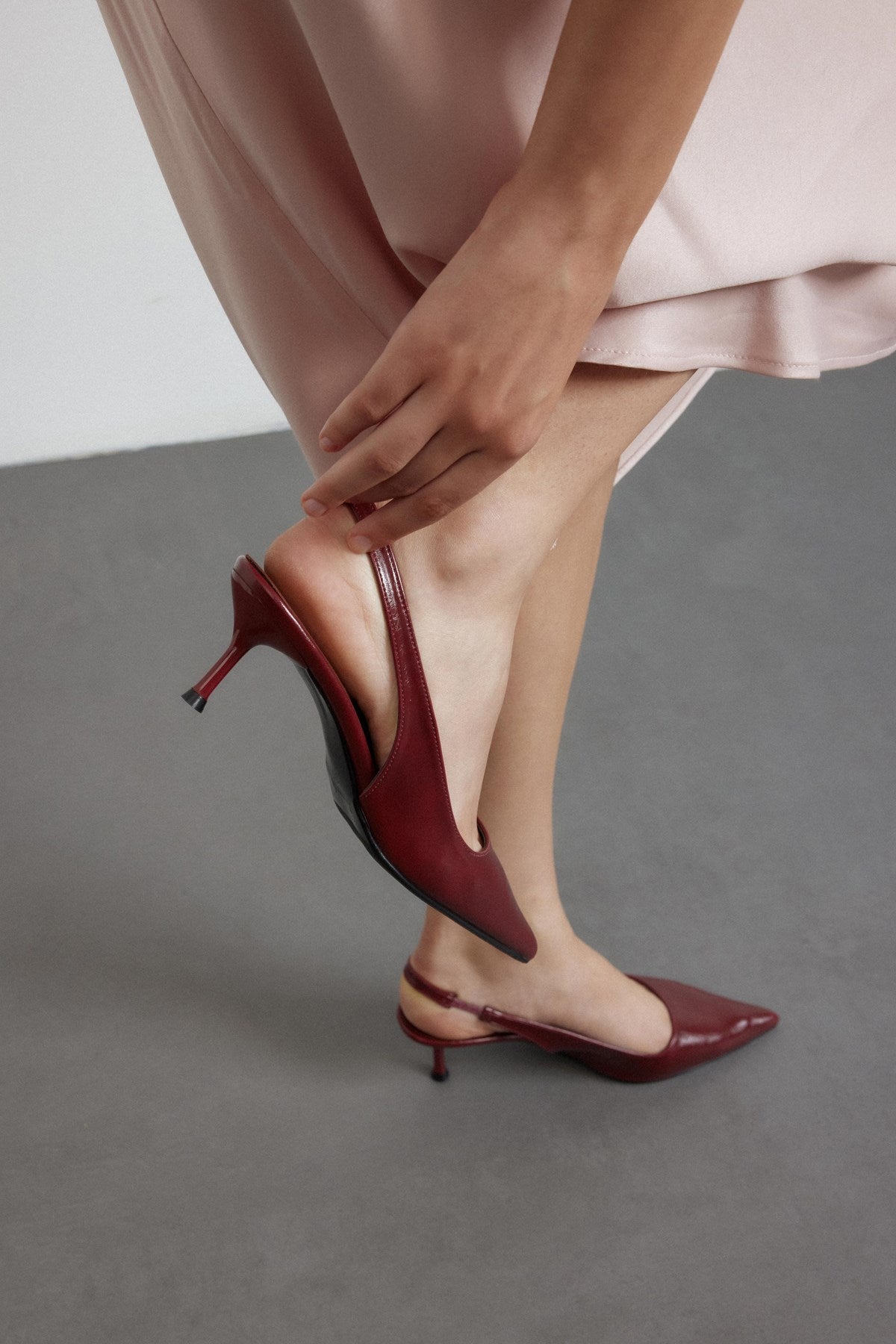 Noda Bordo Cilt Lastik Detaylı Kadın Topuklu Ayakkabı