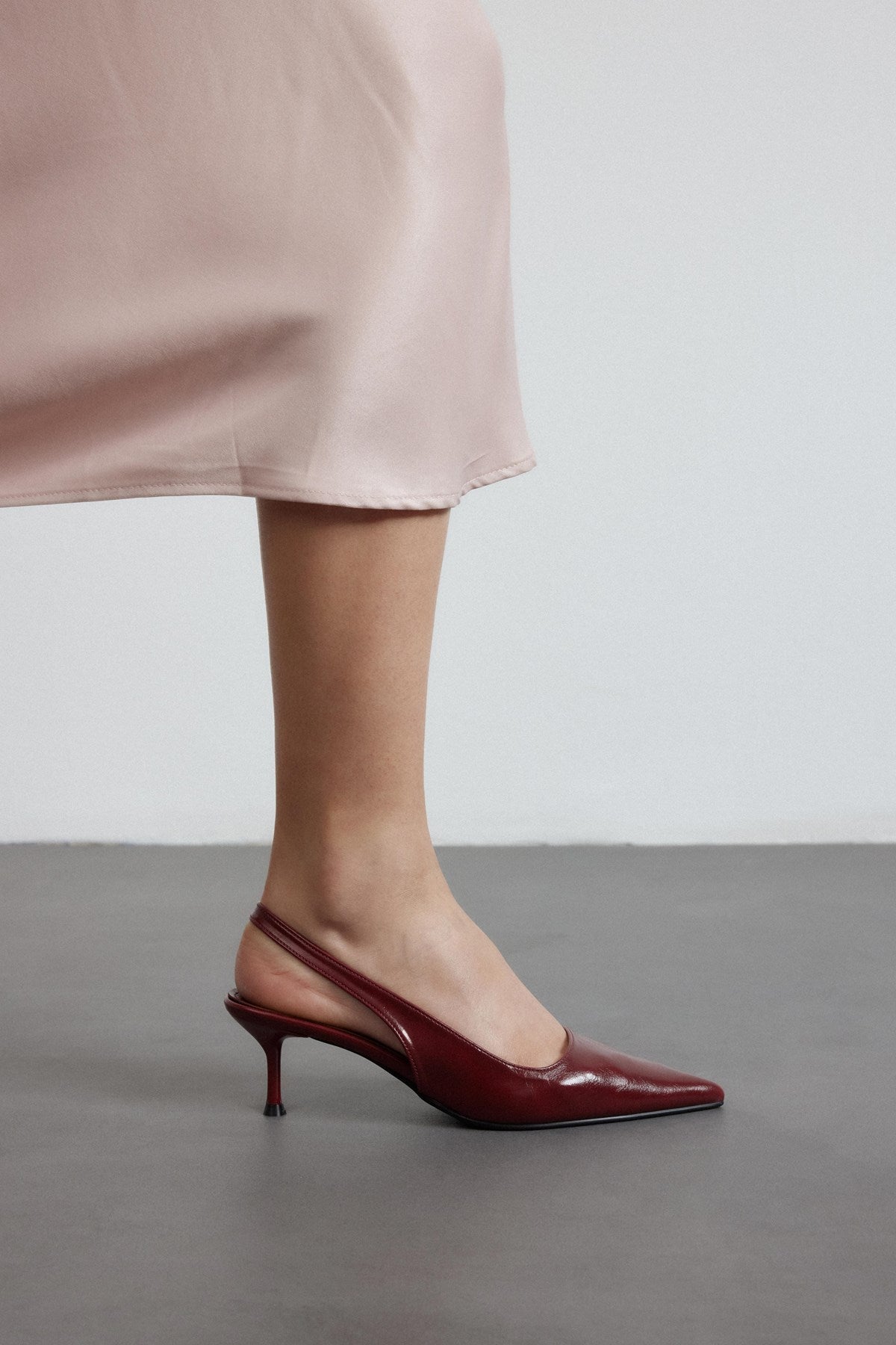 Noda Bordo Cilt Lastik Detaylı Kadın Topuklu Ayakkabı