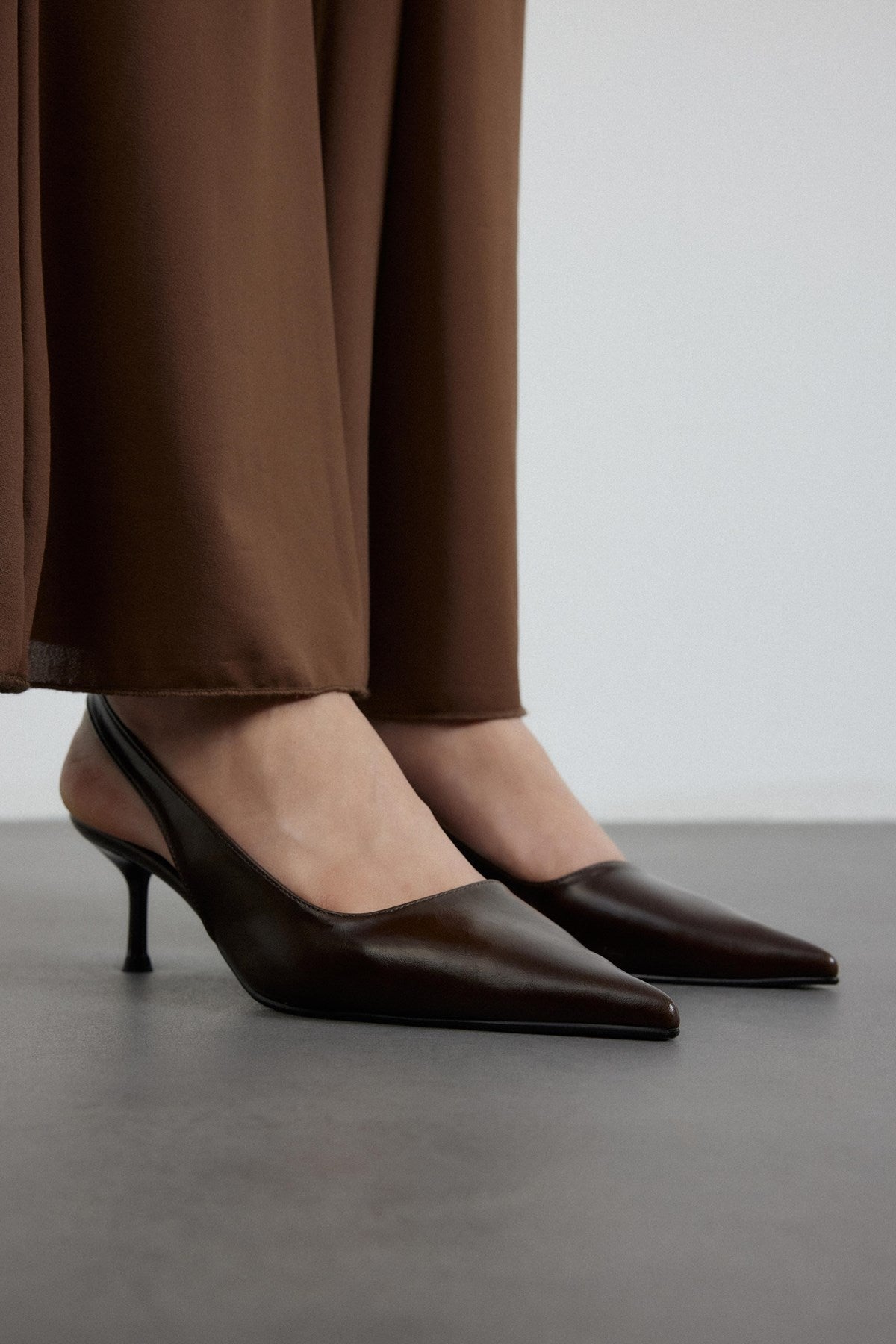 Noda Kahverengi Cilt Lastik Detaylı Kadın Topuklu Ayakkabı